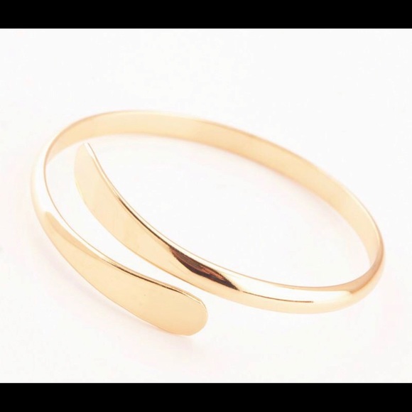 Adjustable Gold bangle - Picture 3 of 3